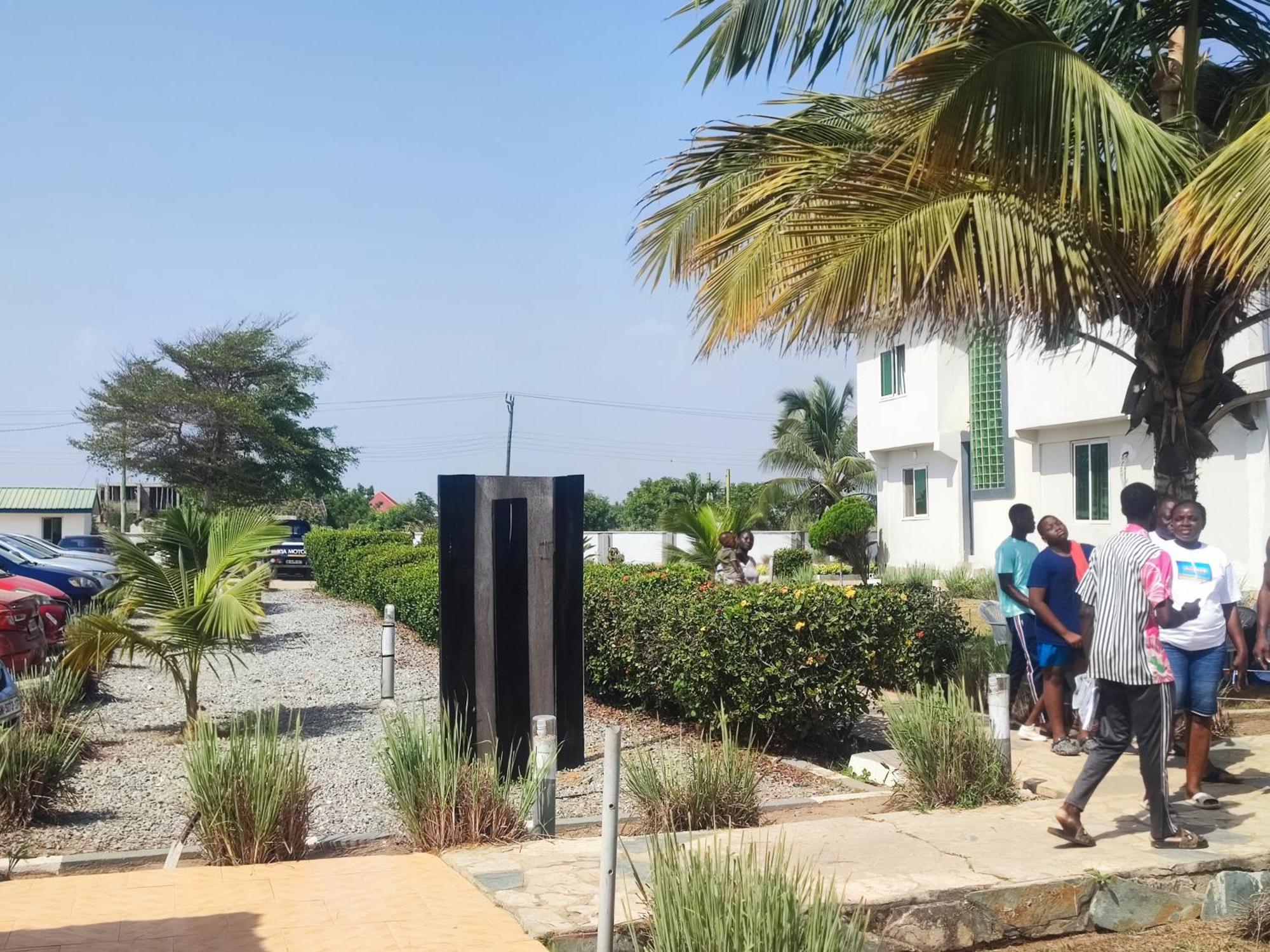 Ellisa Hospitality And Spa Hotel Accra Exterior foto