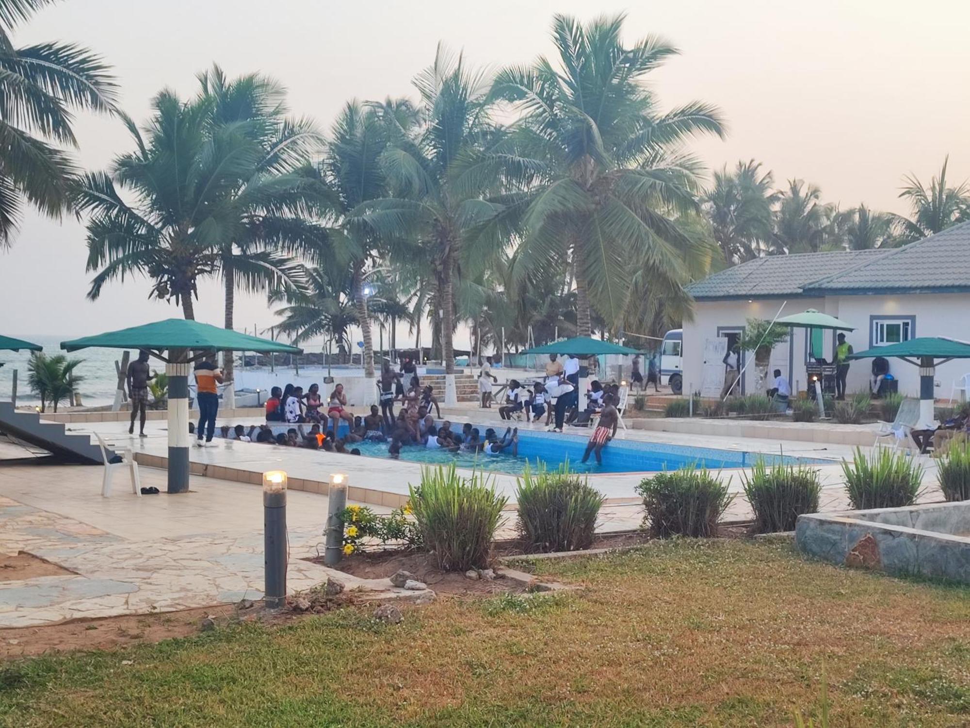 Ellisa Hospitality And Spa Hotel Accra Exterior foto