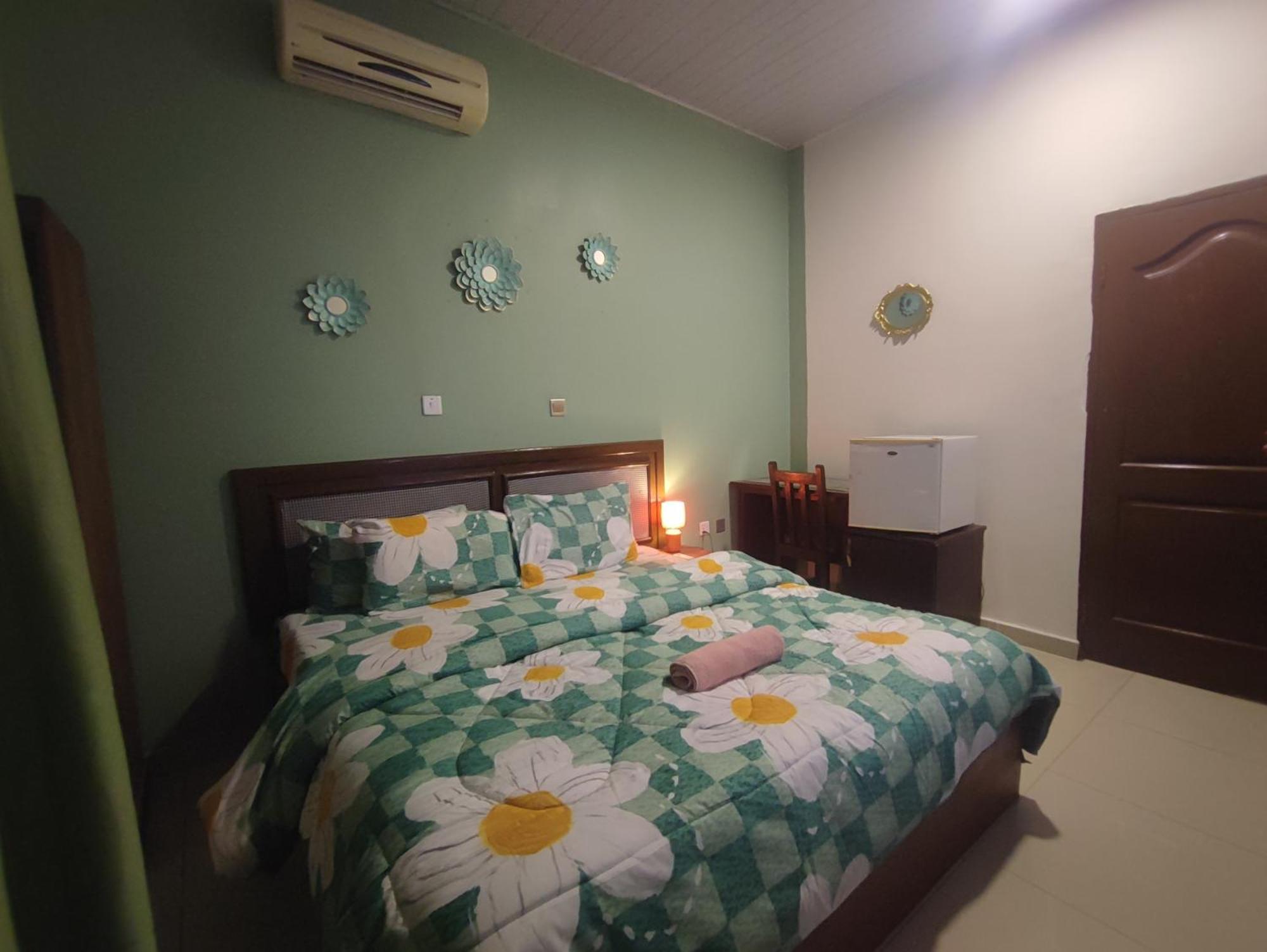 Ellisa Hospitality And Spa Hotel Accra Exterior foto