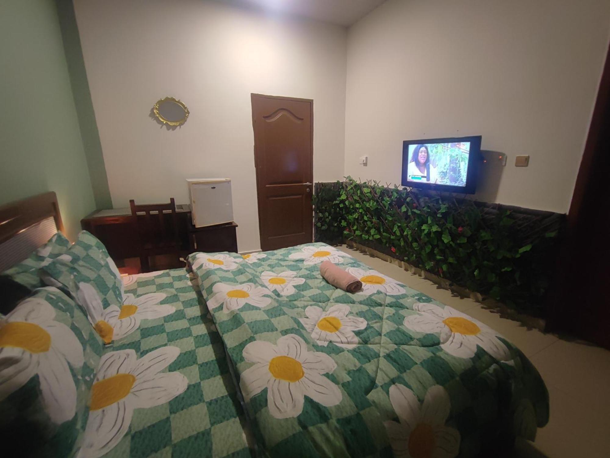 Ellisa Hospitality And Spa Hotel Accra Exterior foto