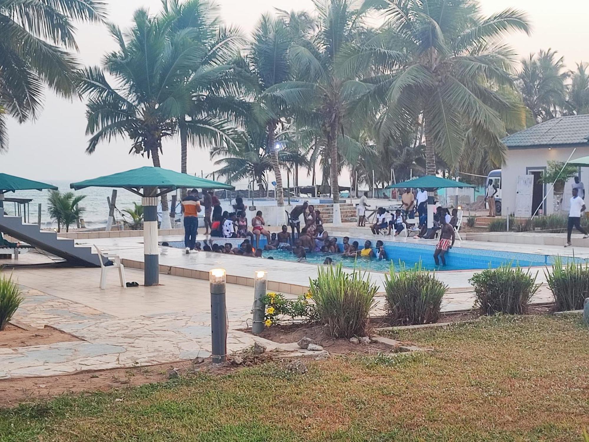 Ellisa Hospitality And Spa Hotel Accra Exterior foto