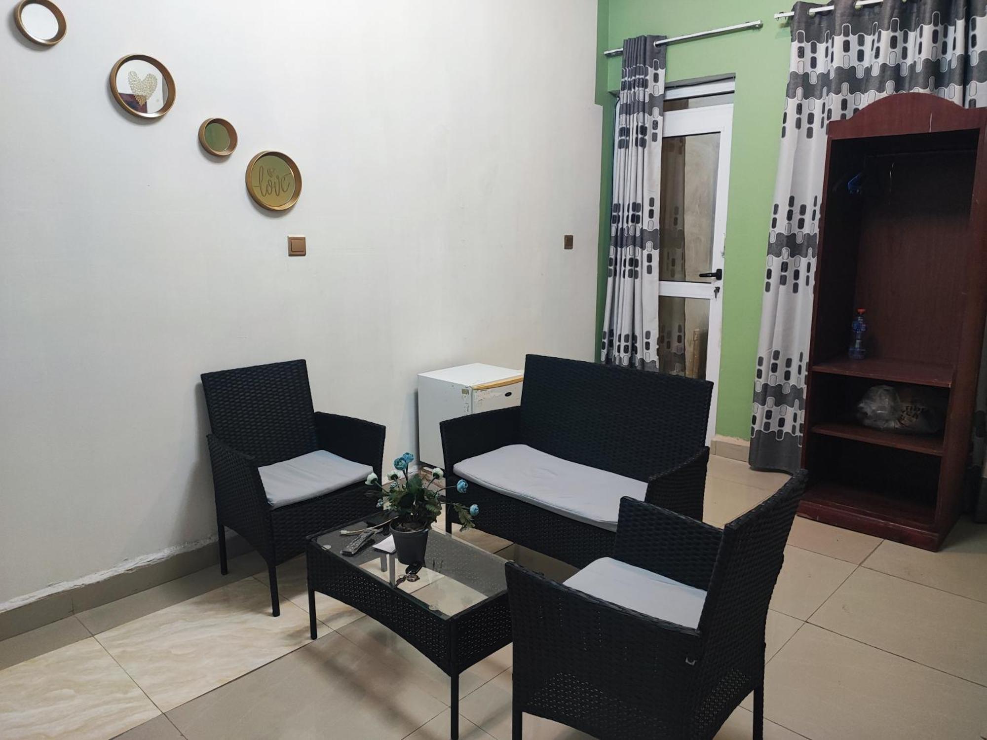 Ellisa Hospitality And Spa Hotel Accra Exterior foto